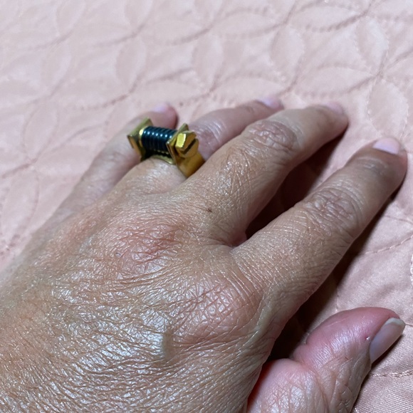 A unique spin on a ring! - Picture 10 of 11